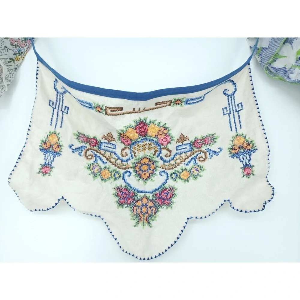 VTG Scandinavian Artistic Floral Embroider Crochet Kerchief Banner Handmade Deco